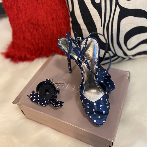 Shoes - Picture 3 of 4